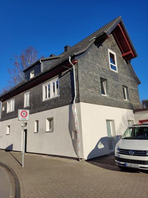 Kinderklinik, 600M Zum Bahnhof 2B Siegen Exterior foto